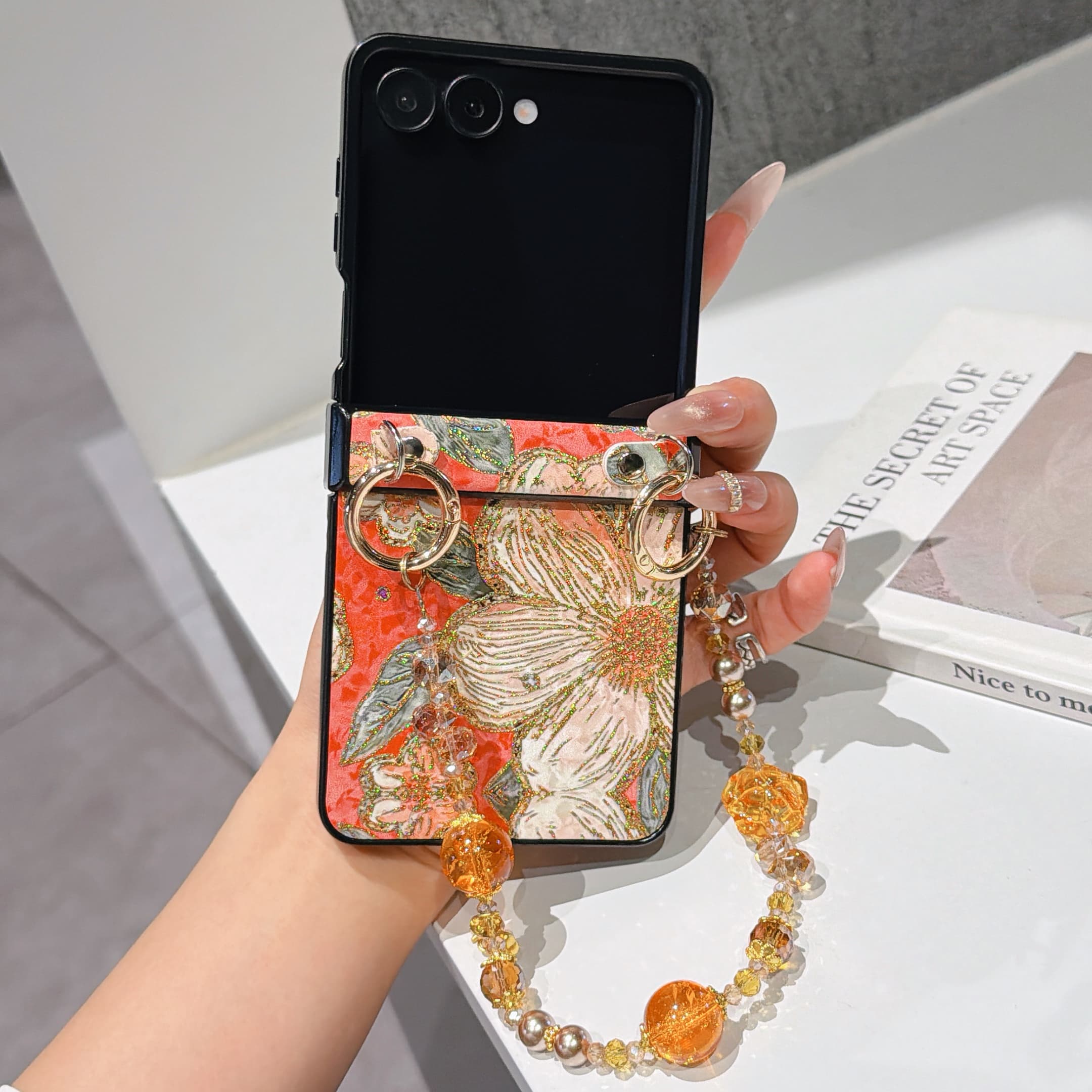 Hinge Protection PU Leather Co - مراجعة Samsung Galaxy Strap وسعره