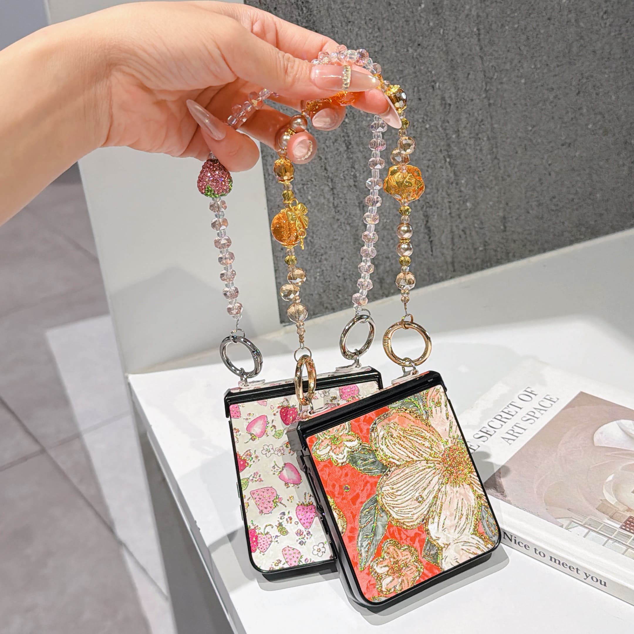 Hinge Protection PU Leather Co - مراجعة Samsung Galaxy Strap وسعره